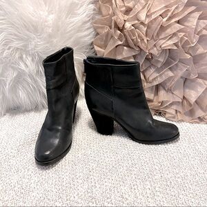 Arturo Chiang Hadley Black Leather Block Heel Back Zip Booties Sz 7